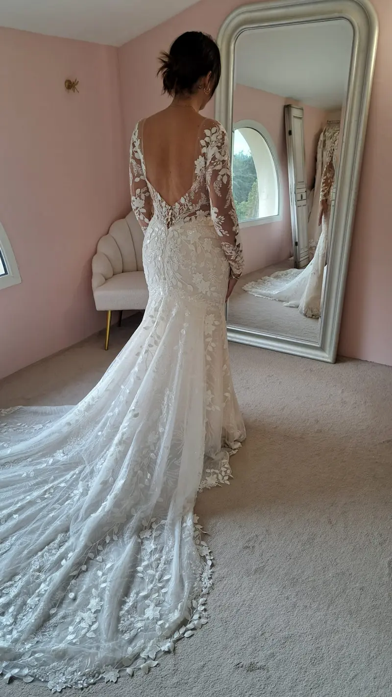 Mariée en robe de mariée glamour sur-mesure à Toulouse